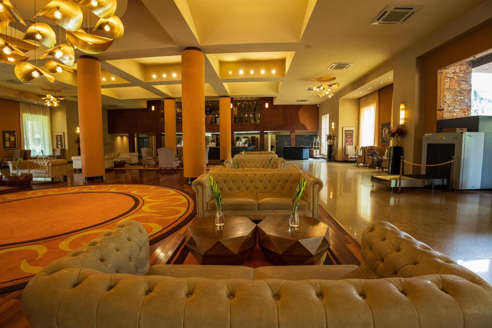 Speke Resort And Conference Center カンパラ エクステリア 写真