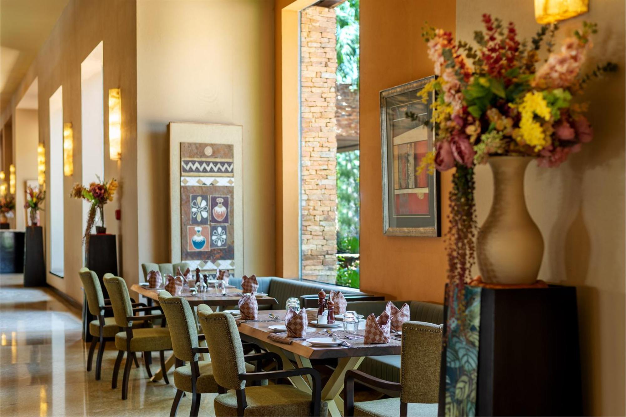 Speke Resort And Conference Center カンパラ エクステリア 写真